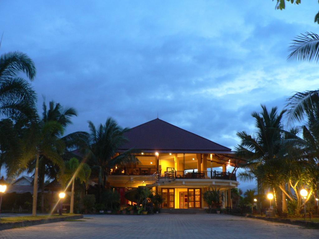 Kampoeng Nelayan Hotel Palu Exterior foto