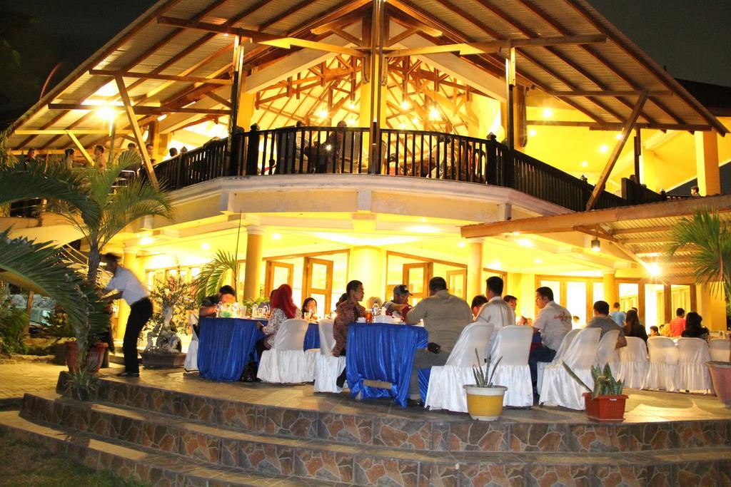Kampoeng Nelayan Hotel Palu Exterior foto