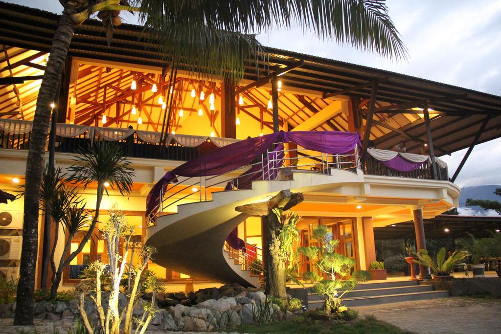 Kampoeng Nelayan Hotel Palu Exterior foto