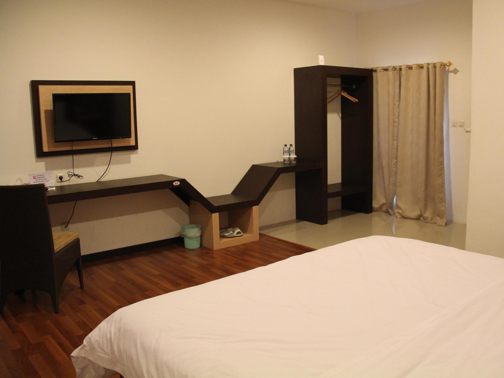 Kampoeng Nelayan Hotel Palu Exterior foto