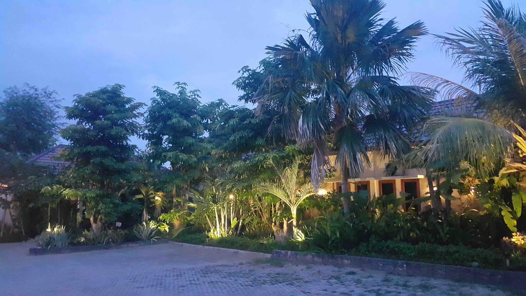 Kampoeng Nelayan Hotel Palu Exterior foto