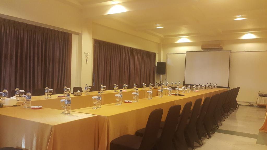 Kampoeng Nelayan Hotel Palu Exterior foto